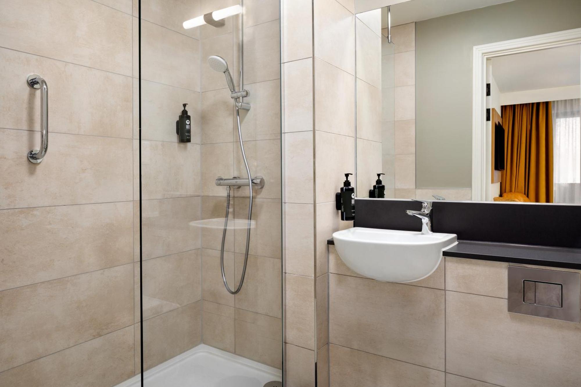 Super 8 By Wyndham Durham Hotel Ngoại thất bức ảnh