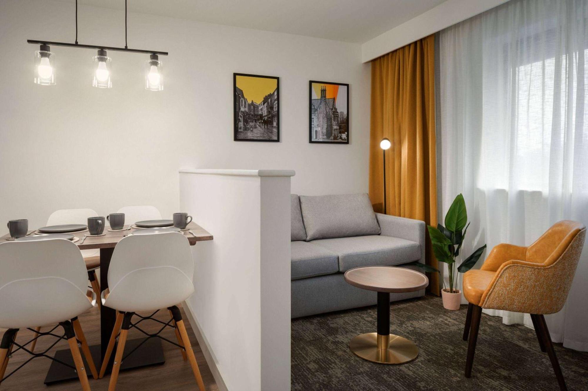 Super 8 By Wyndham Durham Hotel Ngoại thất bức ảnh
